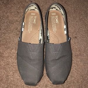 Toms